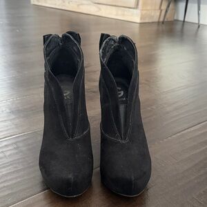 Guess Elegant Black Ankle Booties